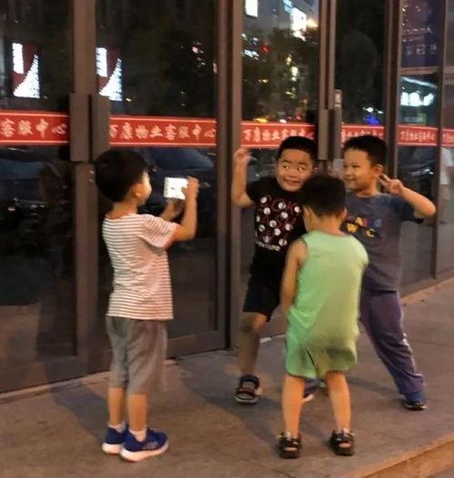 蹲下吃瓜头像男生,揭秘校园里的“瓜王”风采