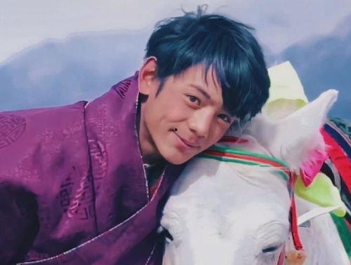 丁真视频吃瓜,揭秘网红美食背后的故事