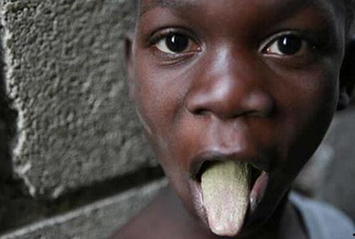 非洲人吃蜜瓜表情图片,甜蜜与欢乐的瞬间