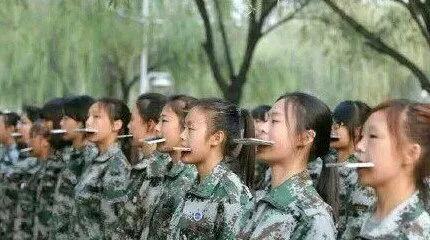 潍坊军训吃瓜跳舞,吃瓜跳舞的青春旋律