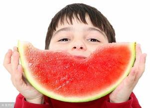 吃瓜上吐下泻,揭秘夏季饮食安全警示
